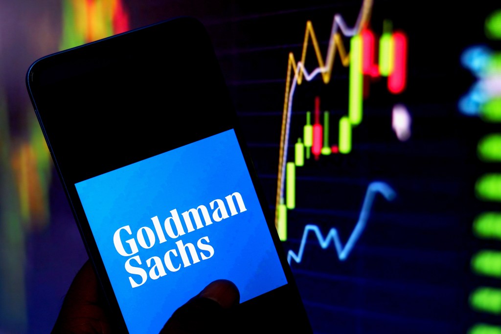 Logotipo da Goldman Sachs é exibido na tela de um smartphone -