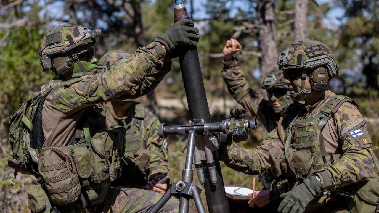 VÄRMDÖ, SWEDEN - JUNE 11: Finnish soldiers load a weapon during a war simulation exercise during the Baltic Operations NATO military drills (Baltops 22) on June 11, 2022 in the Stockholm archipelago, the 30,000 islands, islets and rocks off Sweden's eastern coastline. Fourteen NATO allies and two NATO partner nations, Finland and Sweden, are participating in the exercise with more than 45 ships, 75 aircraft and 7,500 personnel. (Photo by Jonas Gratzer/Getty Images)