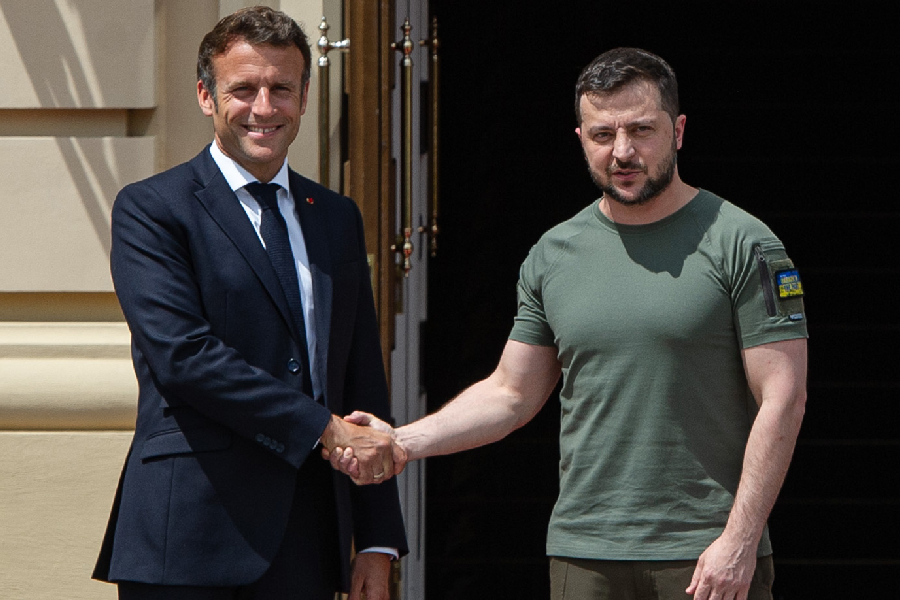 O presidente francês, Emmanuel Macron, ao lado do presidente ucraniano, Volodymyr Zelensky, durante visita a Kiev - 16/06/2022 -