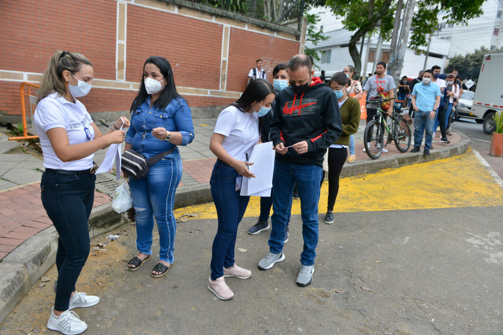 Fila de votação no município de Bucamaranga, na Colômbia