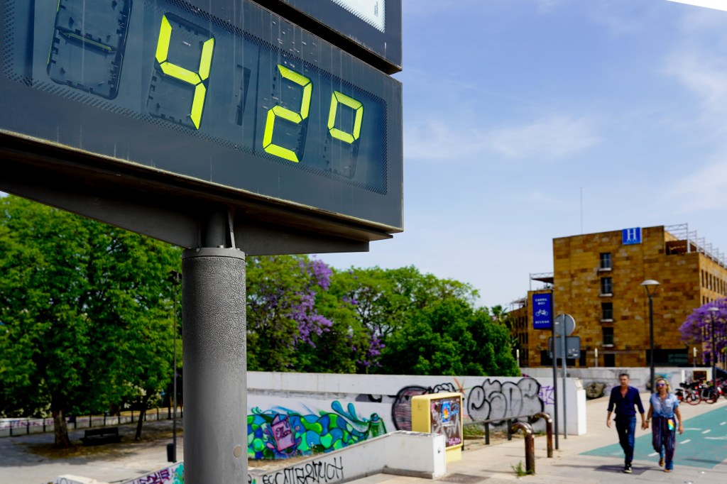 SEVILLE ANDALUSIA, SPAIN - MAY 19: A city thermometer on the Puente del Cachorro bridge reads 42 degrees during the first day of high temperatures in Seville on May 19, 2022 in Seville (Andalusia, Spain). (Photo By Eduardo Briones/Europa Press via Getty Images)