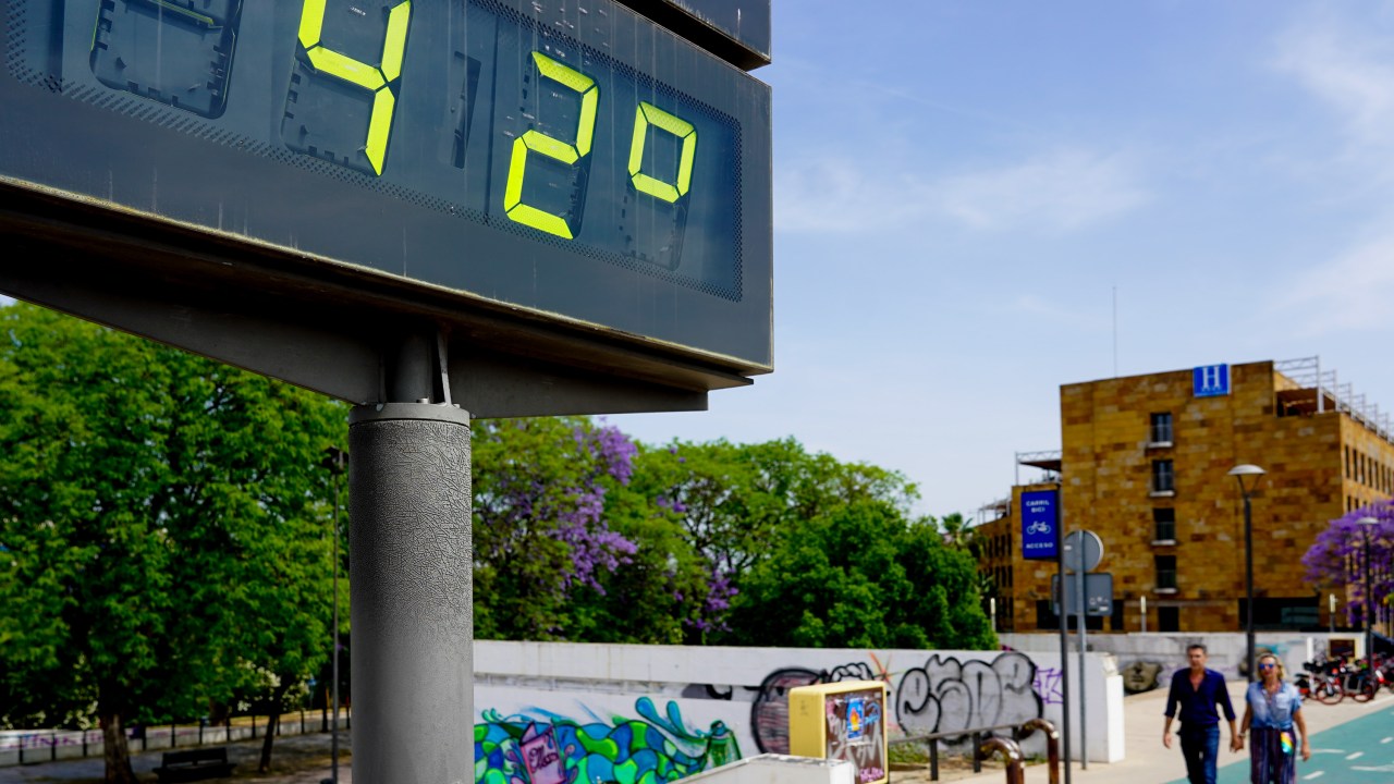 SEVILLE ANDALUSIA, SPAIN - MAY 19: A city thermometer on the Puente del Cachorro bridge reads 42 degrees during the first day of high temperatures in Seville on May 19, 2022 in Seville (Andalusia, Spain). (Photo By Eduardo Briones/Europa Press via Getty Images)