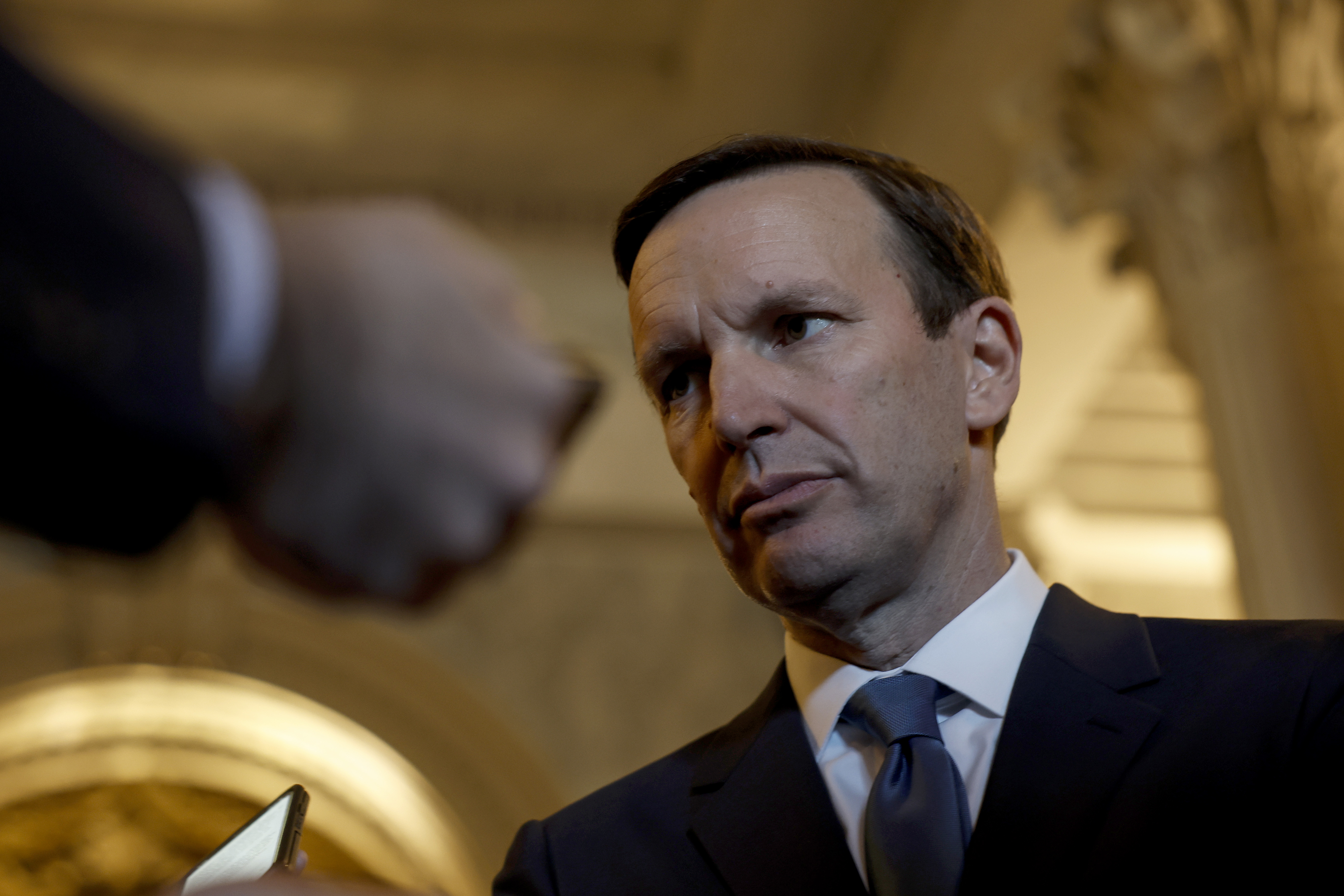 Senador Chris Murphy, um dos principais nomes a frente do projeto, após votação no Senado. 21/06/2022