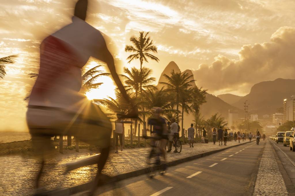 QUALIDADE DE VIDA - Rio: ciclovias protegidas transformam as vias públicas -