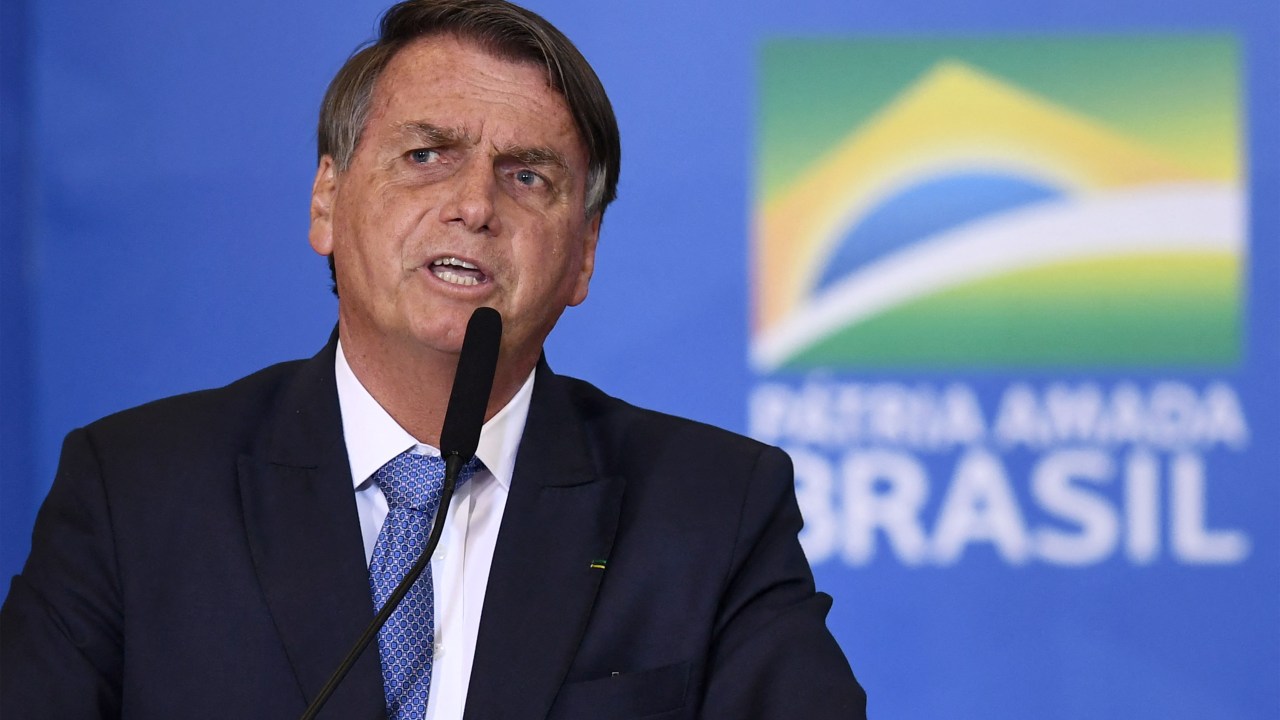 Aumento no Auxílio Brasil e voucher para os caminhoneiros: mudanças estudadas pelo governo de Bolsonaro para a crise dos combustíveis e a alta da inflação //