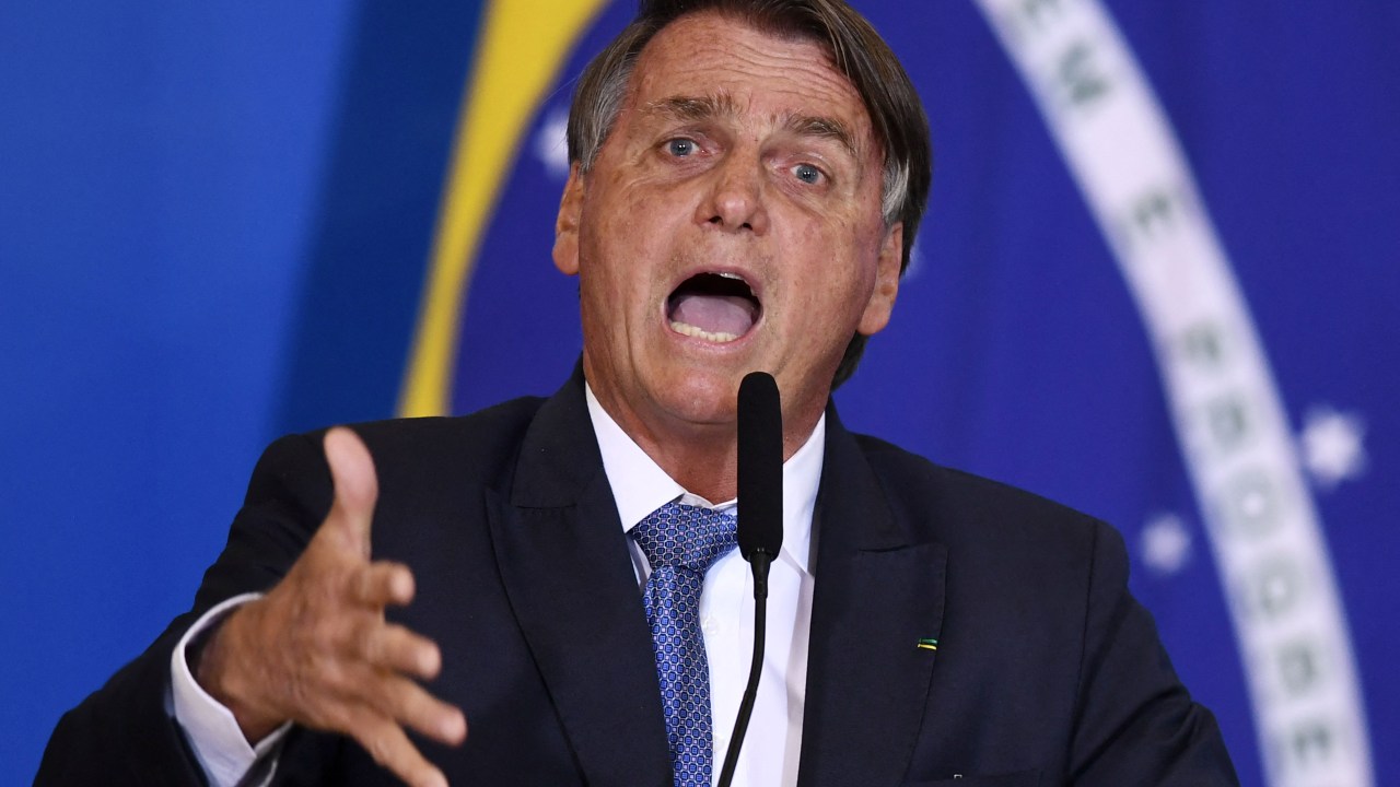 Brazilian President Jair Bolsonaro delivers a speech during a meeting called "Brazil for Life and Family" and promoted by an anti-abortion movement, at Planalto Palace in Brasilia, on June 7, 2022. - In his speech, Bolsonaro attacked the Supreme Court, the Electoral Justice and its judges. (Photo by EVARISTO SA / AFP)