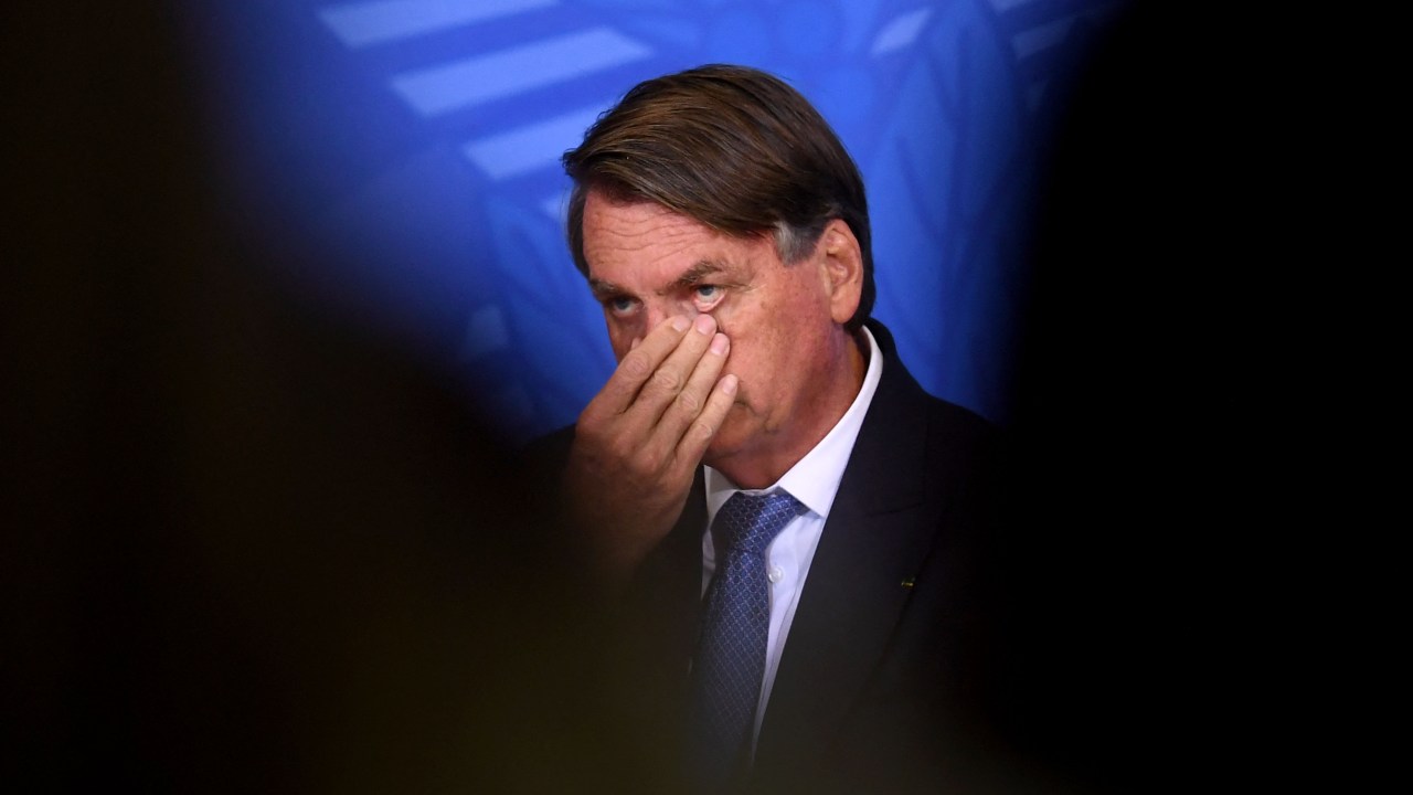 Brazilian President Jair Bolsonaro gestures during a meeting called "Brazil for Life and Family" and promoted by an anti-abortion movement, at Planalto Palace in Brasilia, on June 7, 2022. - In his speech, Bolsonaro attacked the Supreme Court, the Electoral Justice and its judges. (Photo by EVARISTO SA / AFP)