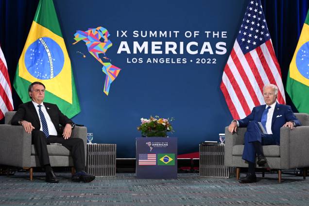 O Presidente dos EUA  Joe Biden e o Presidente Jair Bolsonaro, durante encontro na IX Cúpula das Américas, em Los Angeles, Califórnia, 09/06/2022.