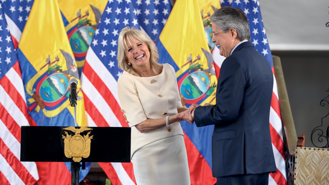 VALE TUDO - Jill Biden com o presidente do Equador, Guillermo Lasso: esforço diplomático -