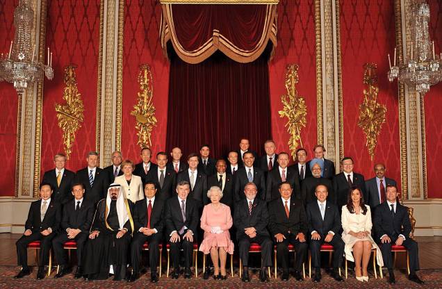 A rainha Elizabeth II com Líderes do G20 reunidos em Londres, 1º/04/2009.