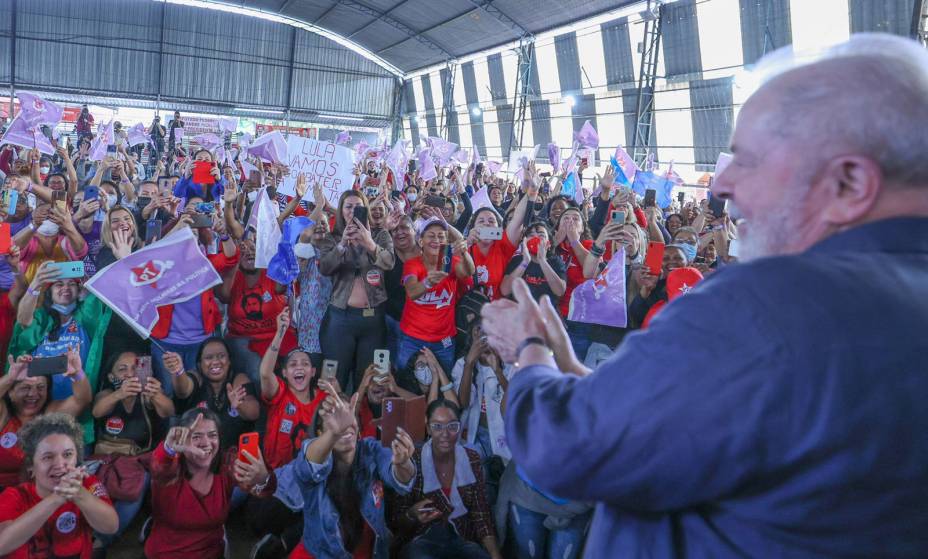 Lula discute o custo de vida e o direito à alimentação em encontro com mulheres na vila Brasilândia, em São Paulo, 30.04.2022.