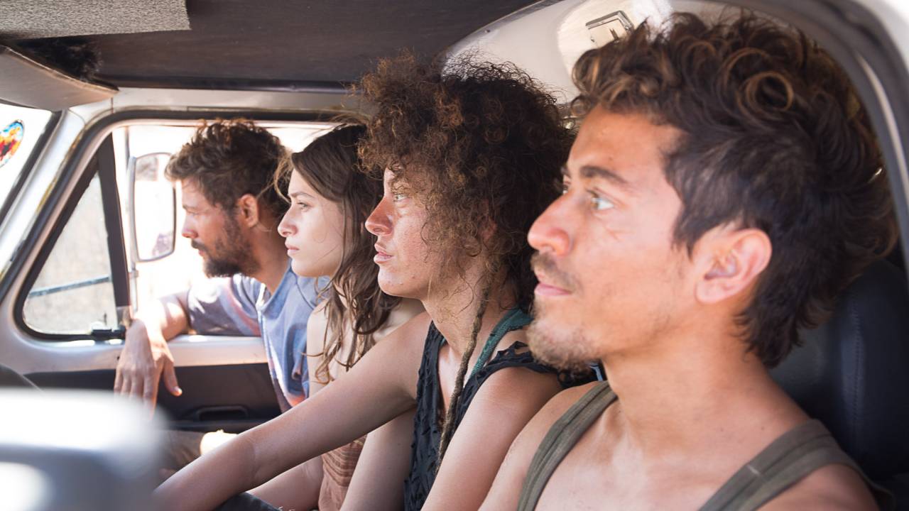 Jesuíta Barbosa e elenco de 'Reza a Lenda' -