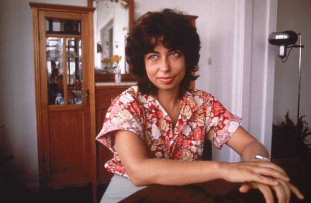Cantora Nara Leão, em sua residência no Rio de Janeiro, 1987.