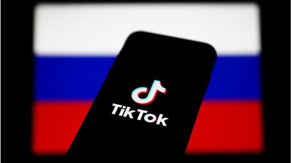 No início de março, o TikTok teria paralisado seus serviços na Rússia