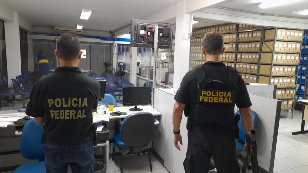 PF cumpre mandado de busca e apreensão em agência do INSS, em Japeri, Rio de Janeiro