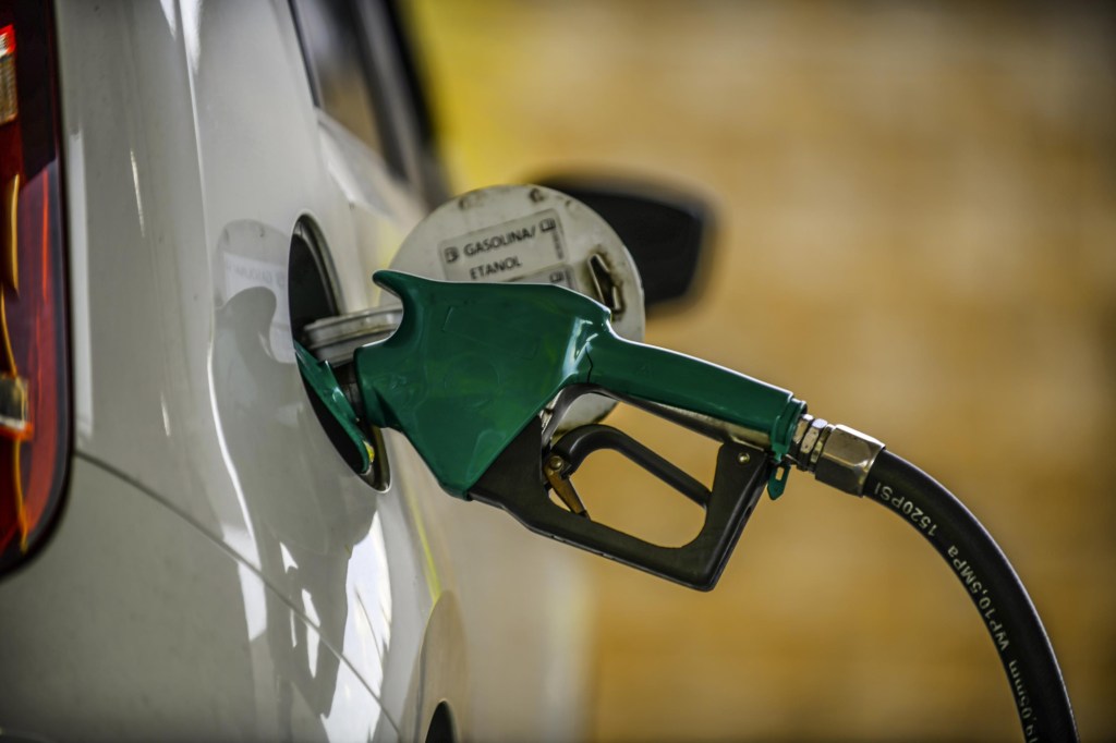 Posto de combustíveis com bandeira BR abastecimento de veículos de passeio, em São José dos Campos (SP), nesta segunda-feira (22). Desde início do ano já é o quarto reajuste no preço do combustível. Lucas Lacaz Ruiz/Futura Press