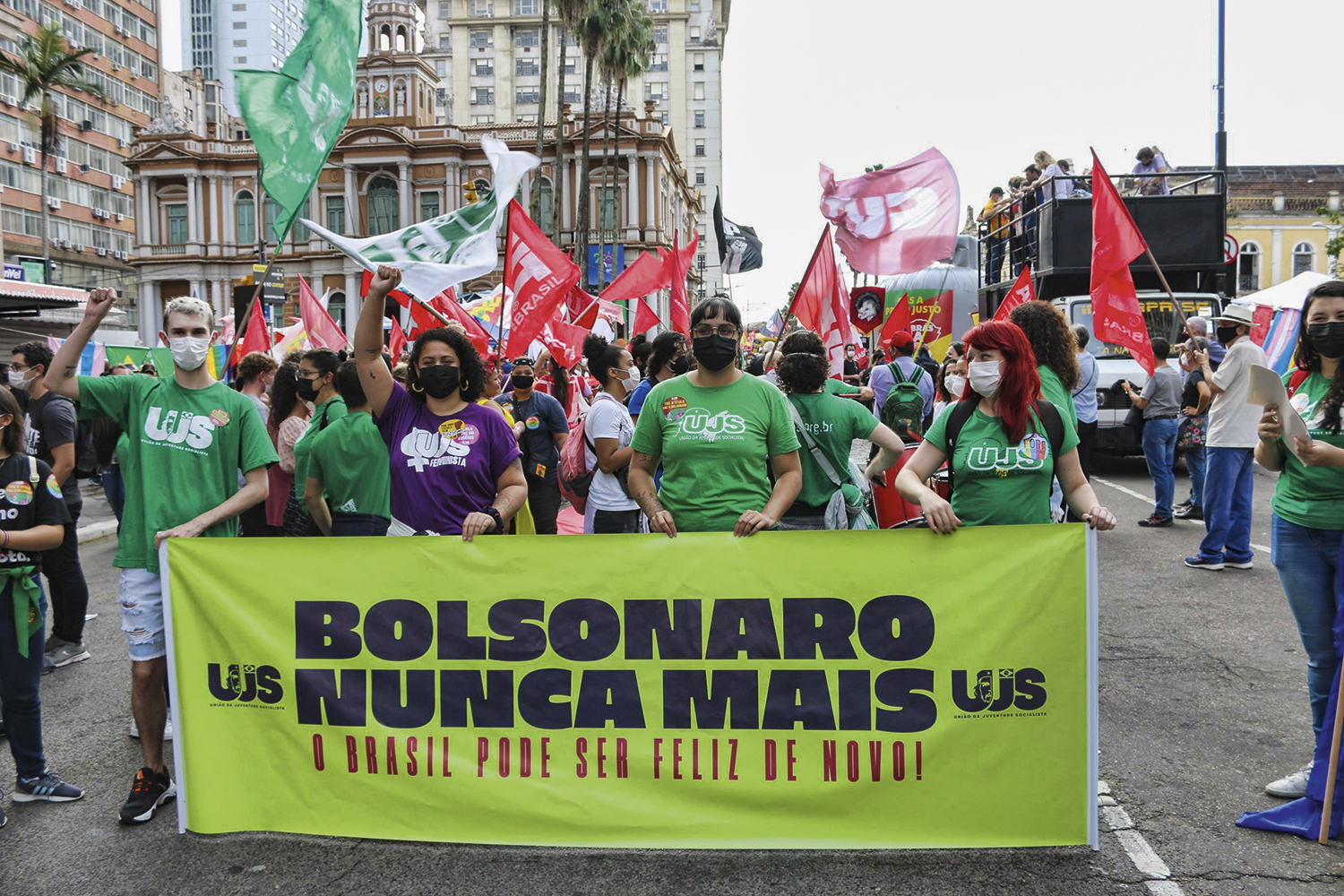OPOSIÇÃO - Protesto em Porto Alegre: metade dos gaúchos reprova Bolsonaro -