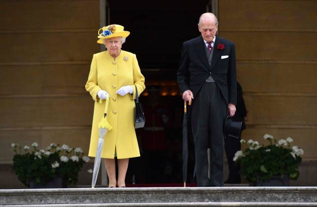 Rainha Elizabeth II da Grã-Bretanha e o príncipe Philip na White Drawing Room no Castelo de Windsor em 20/11/2017.