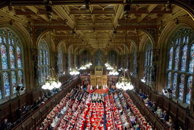 A rainha Elizabeth II da Grã-Bretanha faz o discurso durante a abertura do Parlamento no centro de Londres, em 18/05/2016.