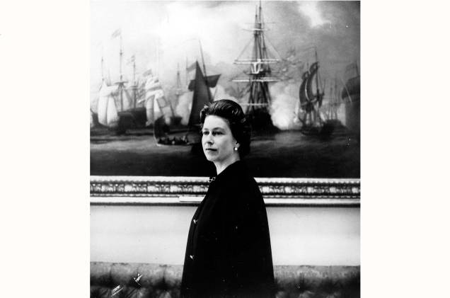 21/04/1969;  A rainha Elizabeth II da Inglaterra comemora seu 43º aniversário e é fotografada no Palácio de Buckingham.