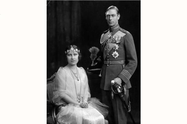 26/04/1923- O duque e a duquesa de York no dia do casamento, tornando-se mais tarde o rei George VI (1895 - 1952) e a rainha Elizabeth (1900 - 2002).