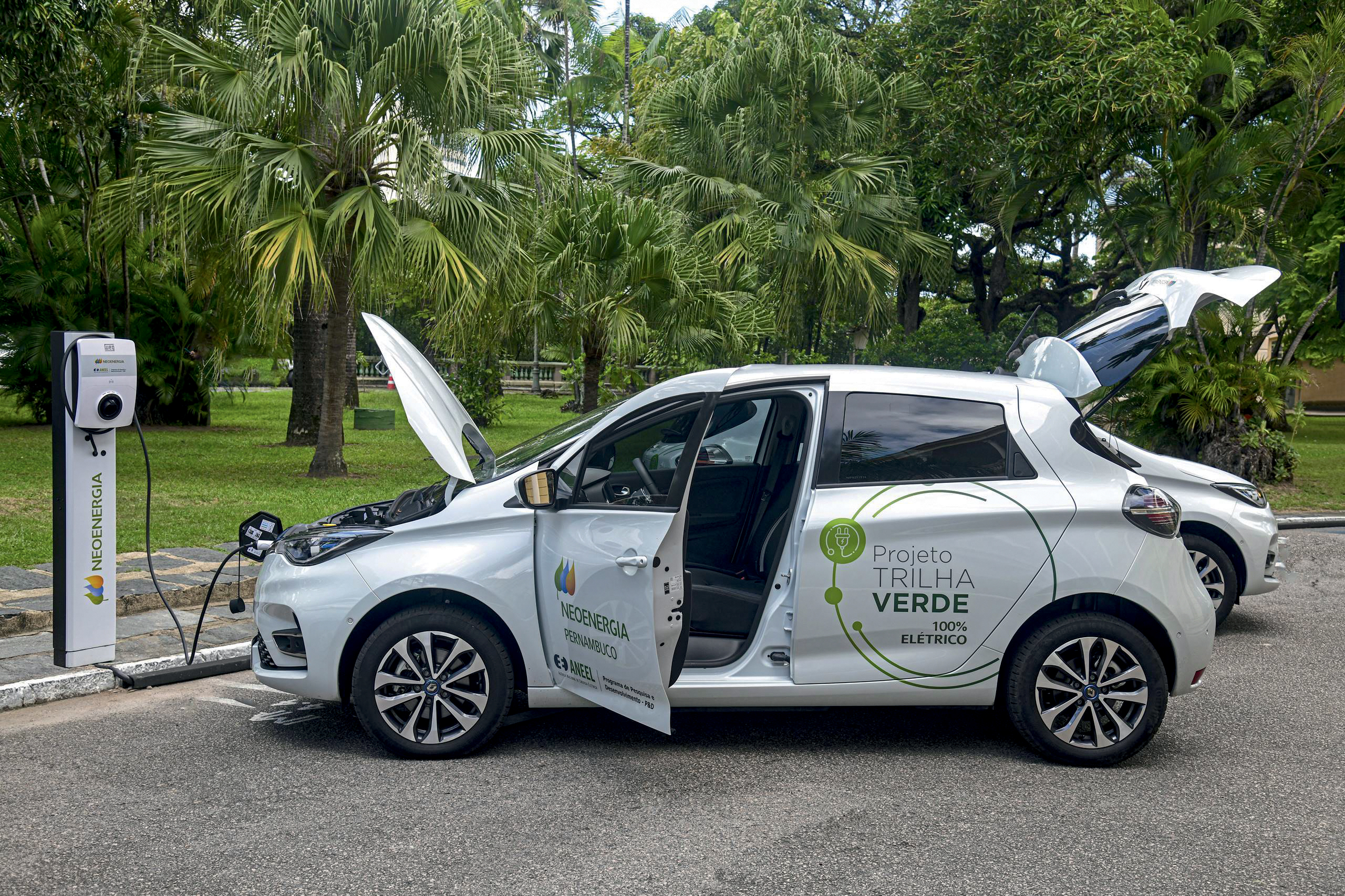 SEM GASOLINA - Projeto Trilha Verde: carros elétricos são prioridade nas ilhas -