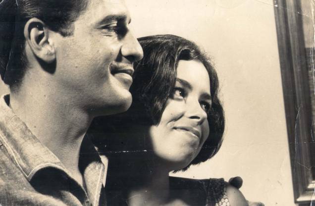 Músico e produtor musical, Ronaldo Bôscoli e Nara Leão, nos anos 60.