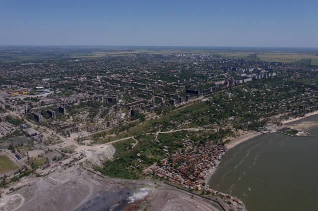 Vista aérea mostra a cidade de Mariupol, em meio à ação militar russa na Ucrânia, em 13 de junho de 2022.