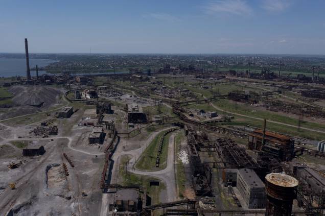 Vista geral das ruínas da siderúrgica Azovstal em Mariupol, em meio à ação militar russa em andamento na Ucrânia, em 13 de junho de 2022.