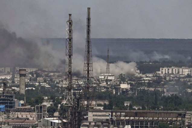 Vista da cidade de Severodonetsk durante a batalha entre tropas russas e ucranianas na região leste da Ucrânia, em 9 de junho de 2022.