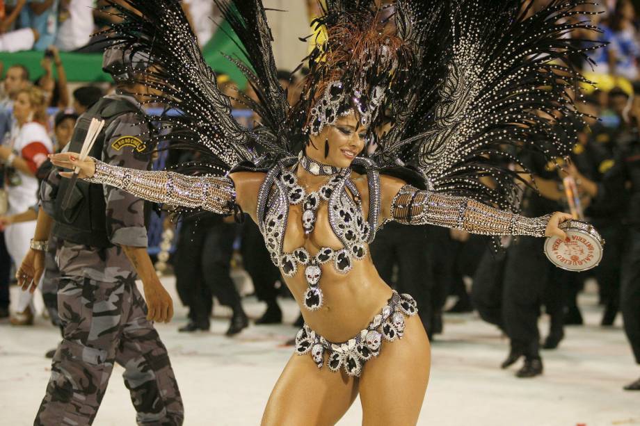 Viviane Araujo, rainha de bateria, no desfile da escola de samba do grupo especial Salgueiro, no Sambódromo da Marquês de Sapucai, Rio de Janeiro. 07/03/2011.