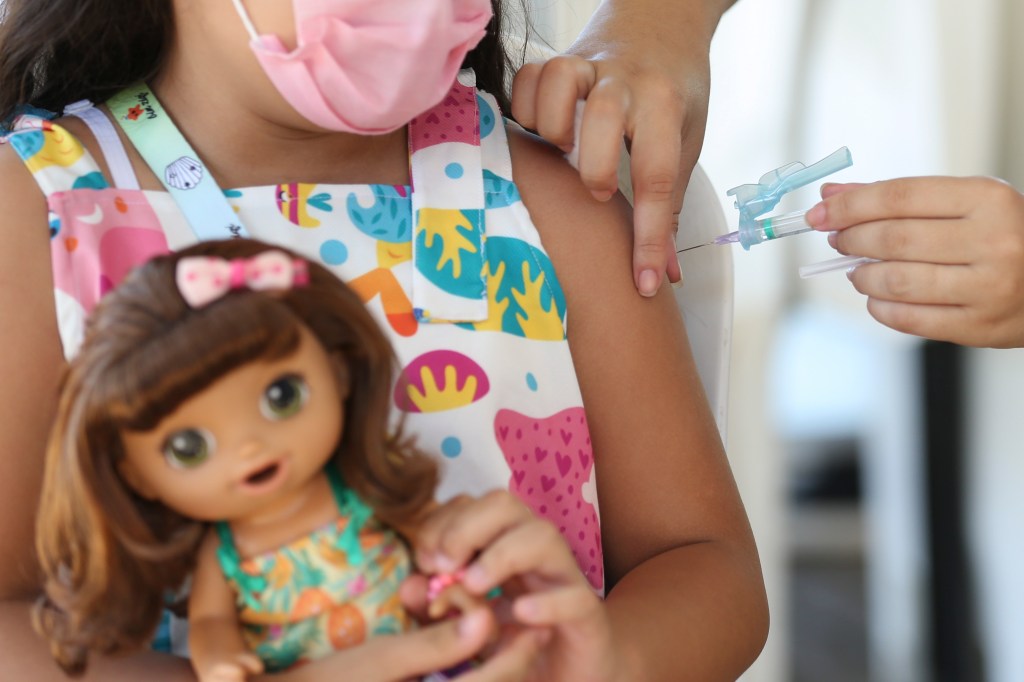 Vacinação em crianças contra a Covid-19 na UBS 5 de Taguatinga SulJosé Cruz/Agência Brasil