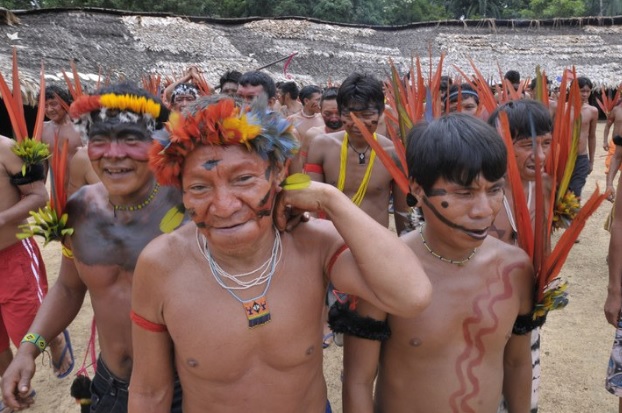 Indígenas na Terra Yanomami, entre Roraima e Amazonas
