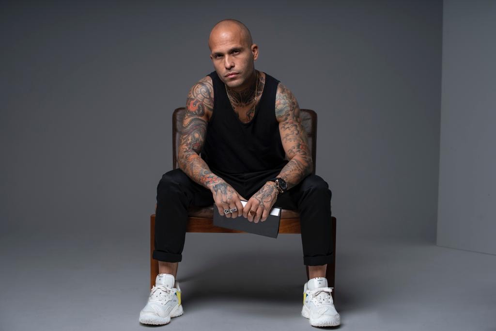 Surfista Marcelo Luna, 37 anos, especialista em ondas gigantes