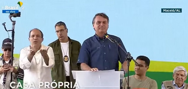 O presidente Jair Bolsonaro (PL) durante evento de entrega de unidades habitacionais em Maceió (AL)