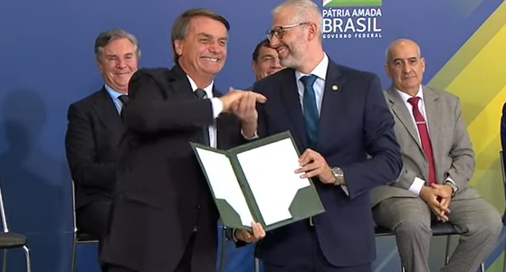 O presidente Jair Bolsonaro durante anúncio de programa do MEC com o Google: só sorrisos