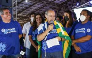 Silvio Mendes discursa em evento de pré-candidatura, acompanhado por Ciro Nogueira -