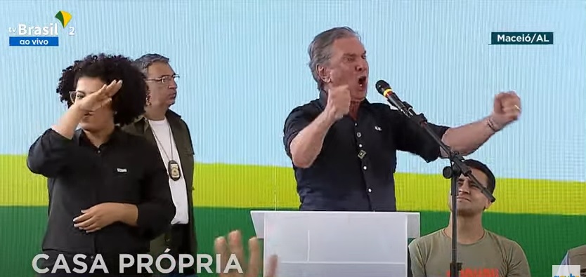 O senador Fernando Collor (PTB-AL) em evento em Maceió, ao lado do presidente Jair Bolsonaro (PL) e do presidente da Câmara, Arthur Lira (PP-AL)