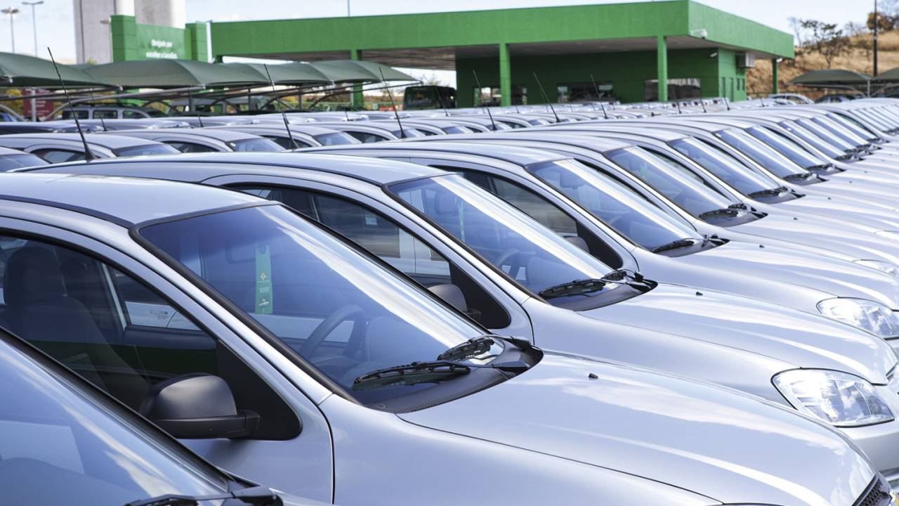 ENCALHADOS - Lojas em crise: inflação alta afetou as vendas de novos e usados -
