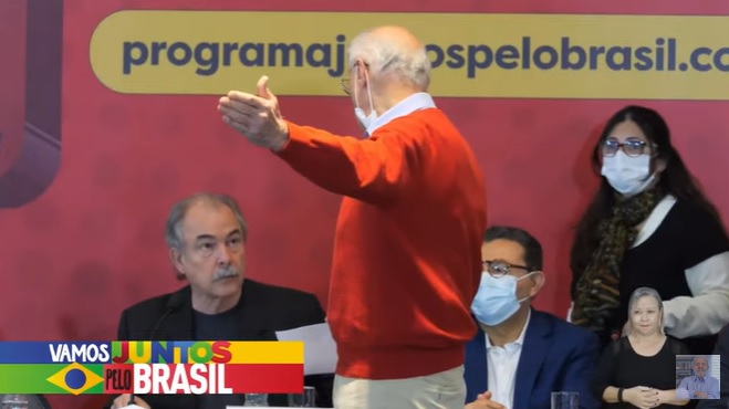 O vereador Eduardo Suplicy (PT) questiona Aloizio Mercadante durante apresentação das diretrizes do programa de governo da chapa Lula-Alckmin //