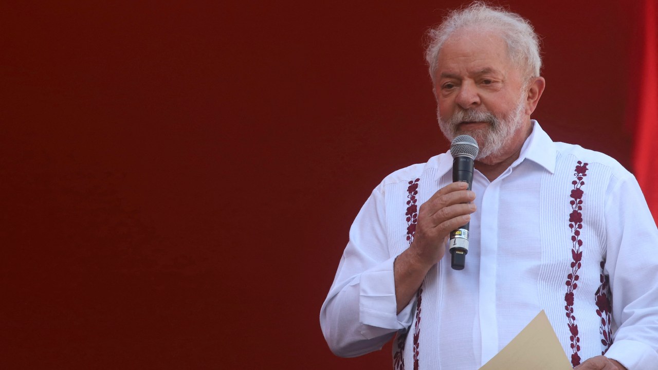 Brazil's former president (2003-2010) and presidential candidate of the Workers Party (PT), Luiz Inacio Lula da Silva, speaks to supporters during a rally in Salvador, Bahia state, Brazil, on July 2, 2022. (Photo by RAFAELA ARAUJO / AFP)