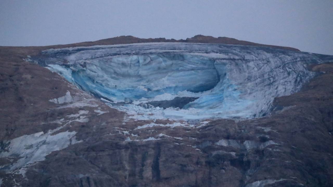 Fotografia tirada em 3 de julho em Canazei, mostra região do deslizamento em Marmolada