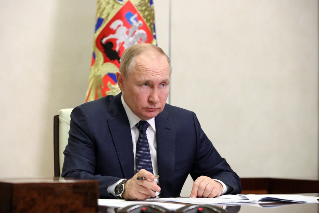 O presidente russo, Vladimir Putin, preside uma reunião do Conselho Presidencial para Desenvolvimento Estratégico e Projetos Nacionais por meio de um link de vídeo na residência do estado de Novo-Ogaryovo, nos arredores de Moscou, em 18 de julho de 2022