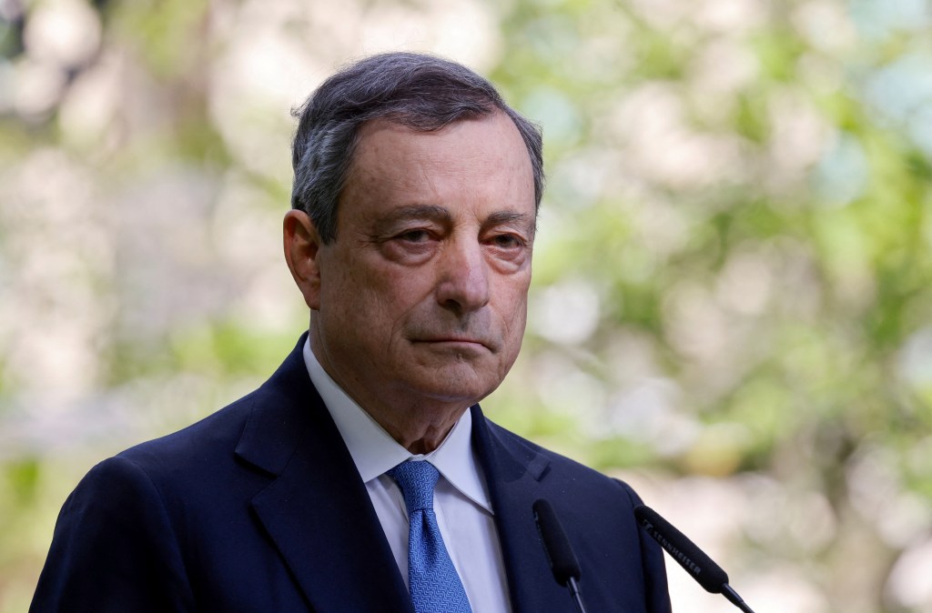 (FILES) In this file photo taken on June 16, 2022 Italian Prime Minister Mario Draghi holds a press conference with the heads of state of Ukraine, France, Romania and Germany at Mariinsky Palace in Kyiv. - Italian Prime Minister Mario Draghi handed in his resignation on July 21, 2022, the office of President said, after his national unity coalition government crumbled. (Photo by Ludovic MARIN / AFP)