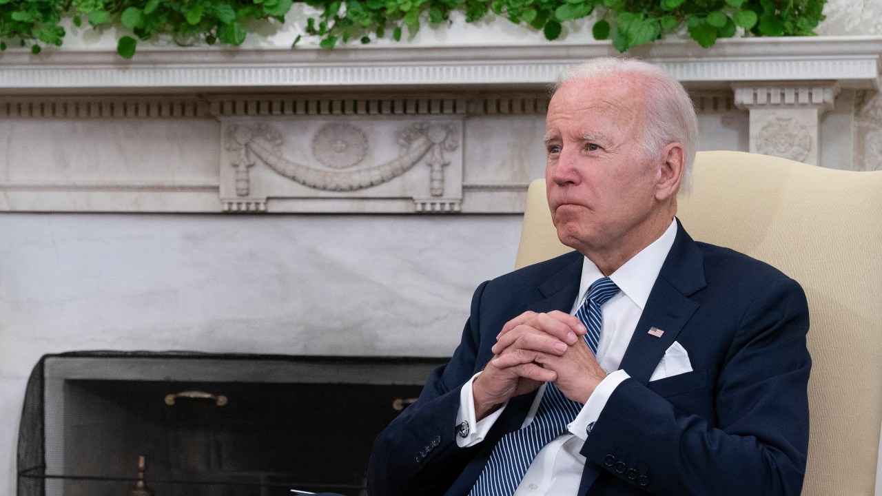 WASHINGTON, DC - JULY 12: U.S. President Joe Biden listens to Mexican President Andres Manuel Lopez Obrador as they talk to journalists in the Oval Office at the White House on July 12, 2022 in Washington, DC. This is the first meeting between the two North American leaders since Obrador did not to attend the Summit of the Americas last month in Los Angeles because the White House refused to invite leaders from Cuba, Nicaragua and Venezuela. Chris Kelponis-Pool/Getty Images/AFP (Photo by POOL / GETTY IMAGES NORTH AMERICA / Getty Images via AFP)