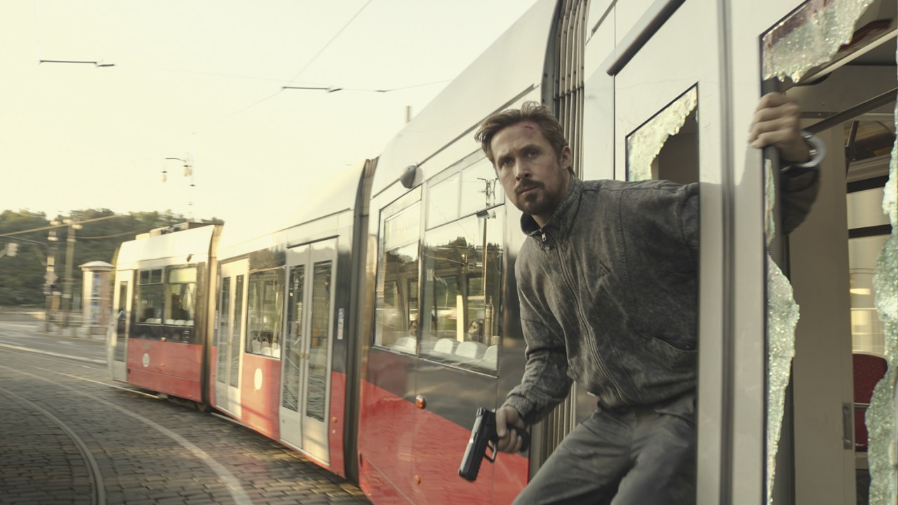 PERSEGUIÇÃO - Ryan Gosling em Agente Oculto: cenas de ação a quatro mãos -