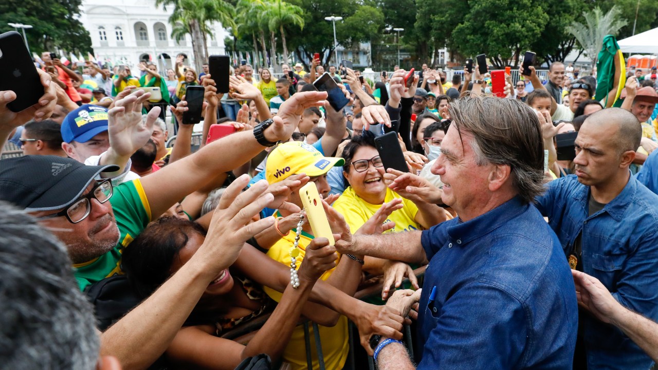 (Maceió - AL, 28/06/2022) Presidente da República, Jair Bolsonaro cumprimenta cidadãos.Foto: Alan Santos/PR
