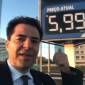 Ministro de Bolsonaro vai a posto para mostrar preço da gasolina