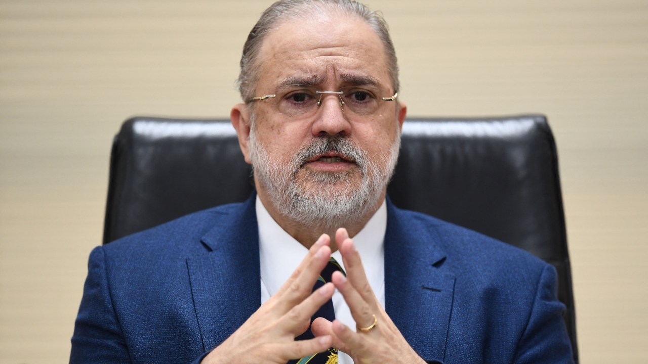 Brazilian Prosecutor General of the Republic Augusto Aras speaks during an interview with foreign correspondants in his office in Brasilia, on July 11, 2022. (Photo by EVARISTO SA / AFP)