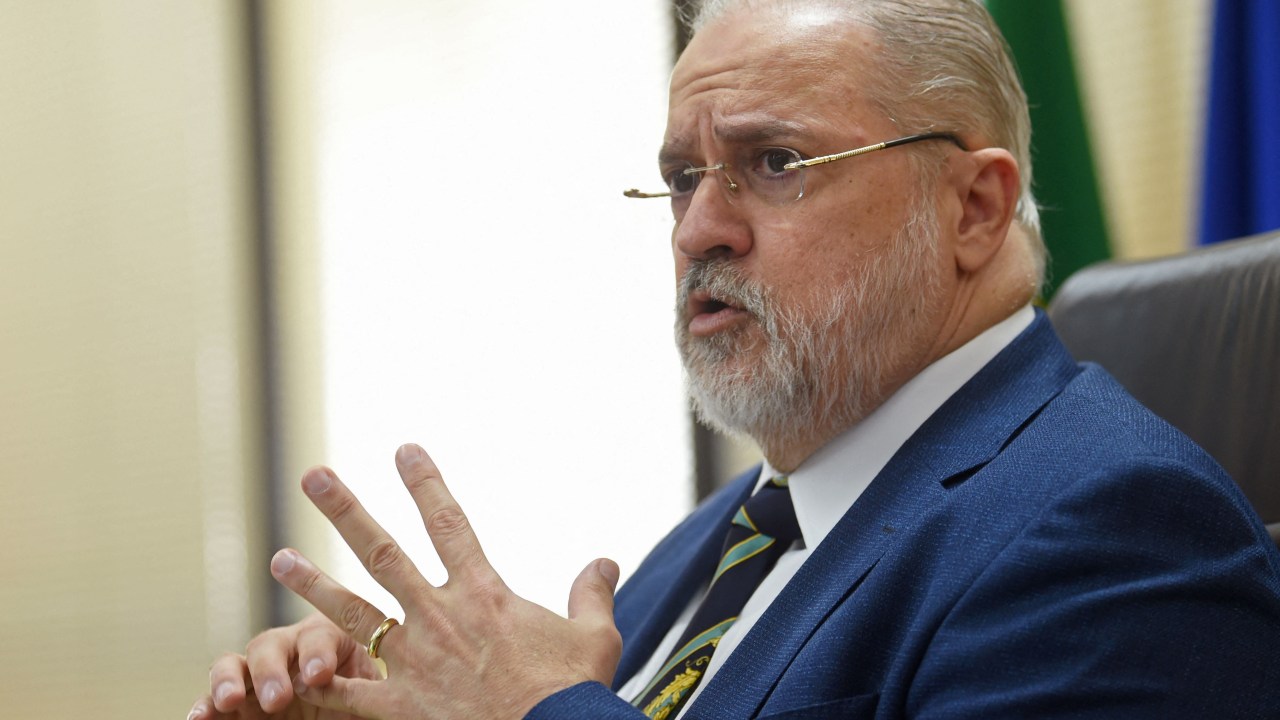 Brazilian Prosecutor General of the Republic Augusto Aras speaks during an interview with foreign correspondants in his office in Brasilia, on July 11, 2022. (Photo by EVARISTO SA / AFP)